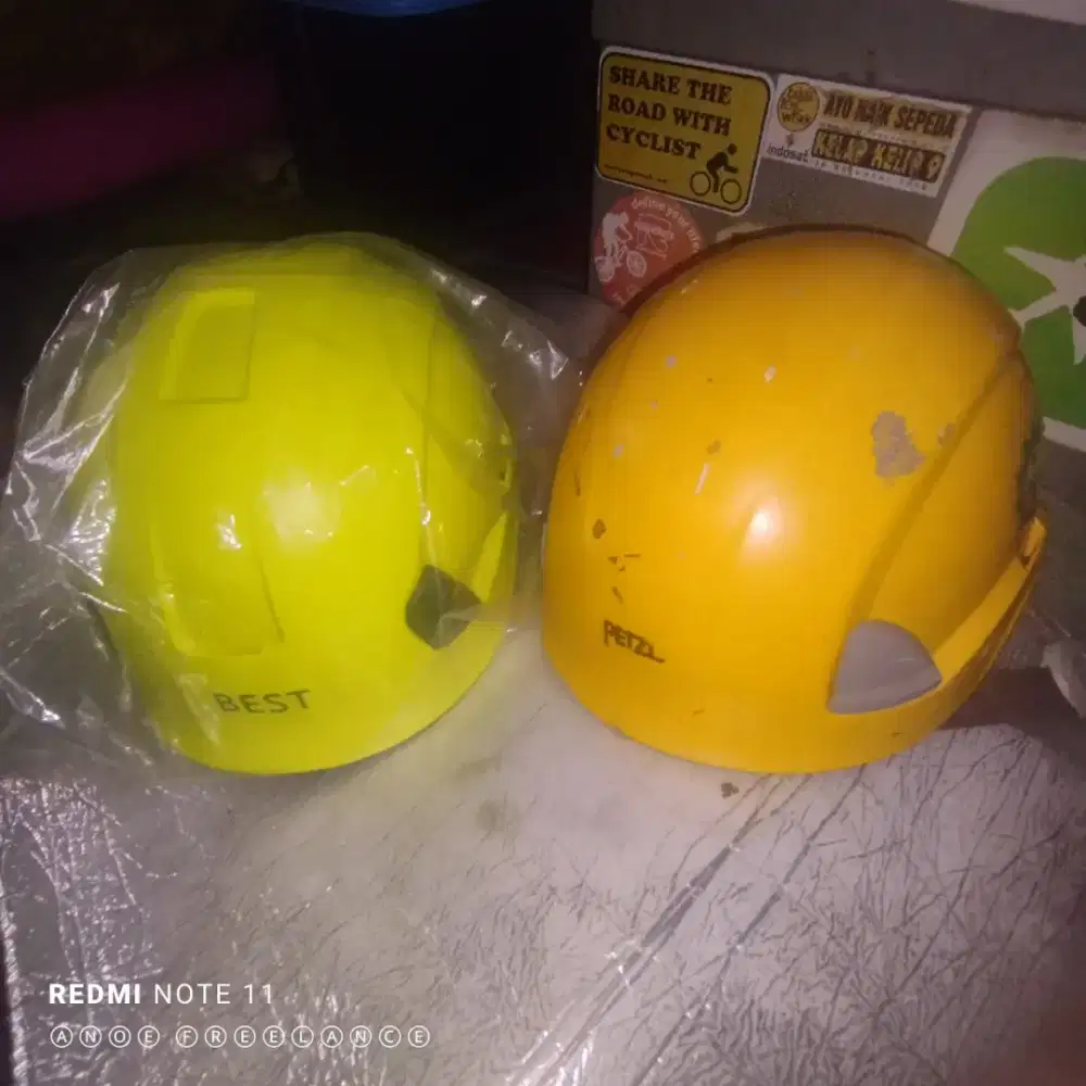 Helm panjat tebing clim dan petzl
