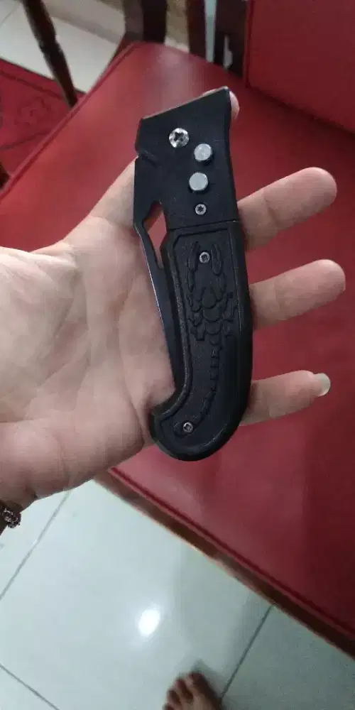 Pisau columbia potong ranting