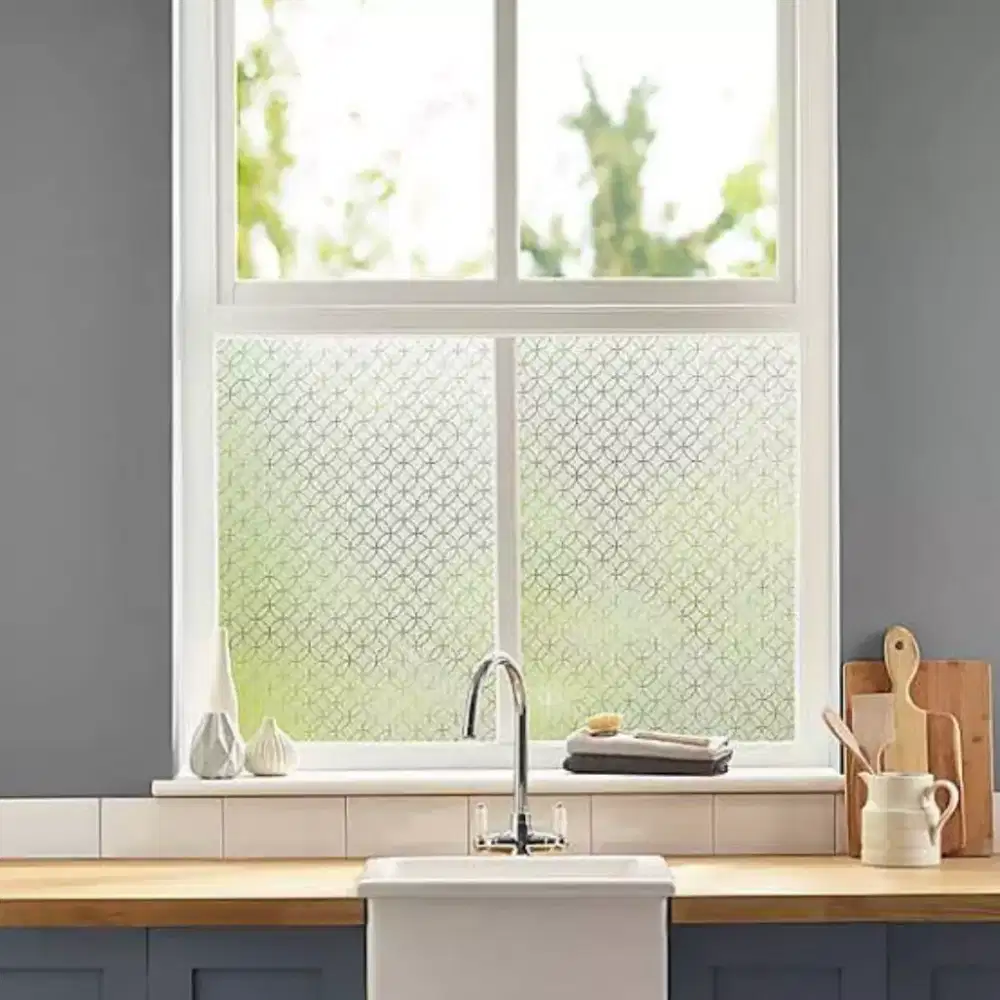 Pasang stiker sanblas dan kaca film betah didapur