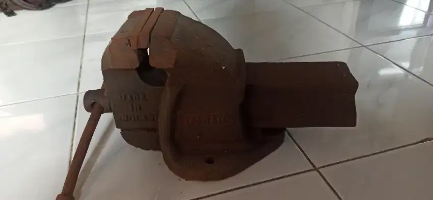Ragum antik istimewa