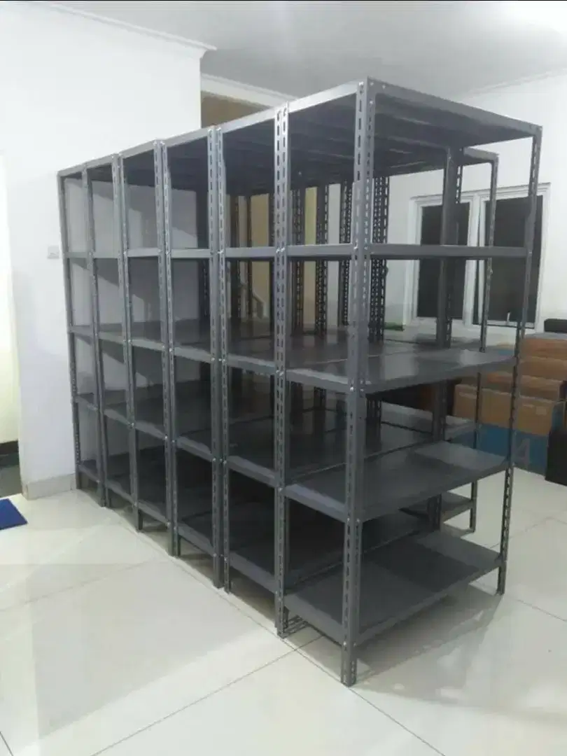Rak Besi Perlengkapan Toko
