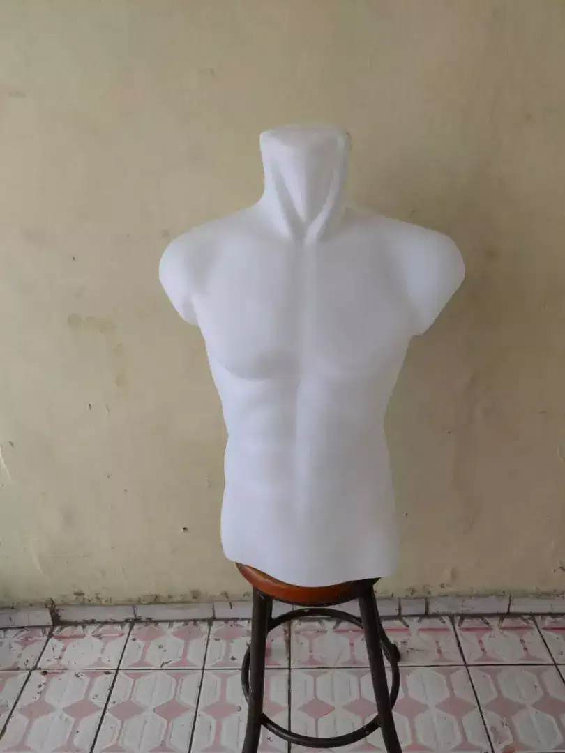 Patung Baju Pria dan Perempuan Setengah Badan