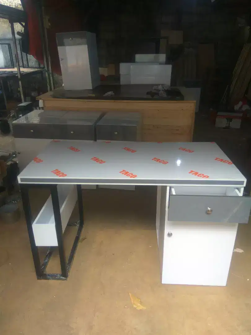 Meja kantor ukuran 120x 60 x75 + Laci + 1 pintu + laci CPU (custom)