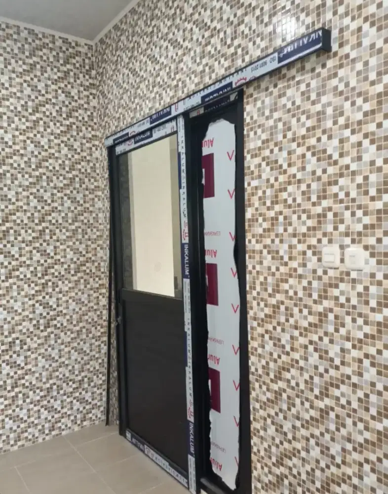 Pintu sliding kaca aluminium