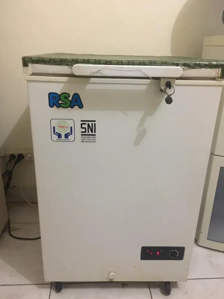 Freezer kecil pendingin merk RSA second