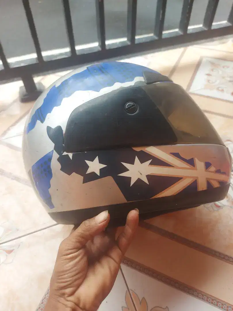 Helm kyt sedanya kaya di poto