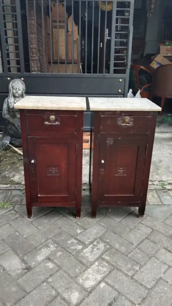 Sepasang meja laci marmer jadul