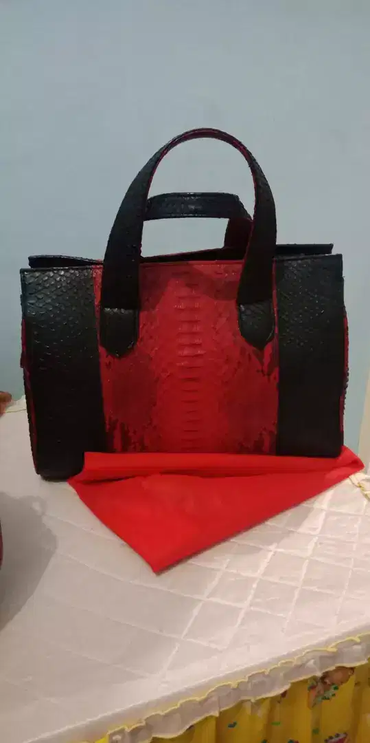 Tas Wanita Merah Hitam