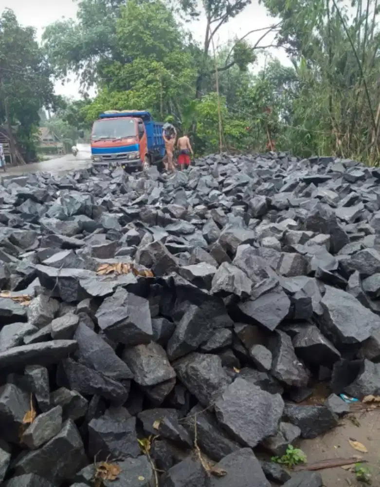 Limbah beton puing/ tanah merah urugan dan matrial hasil alam
