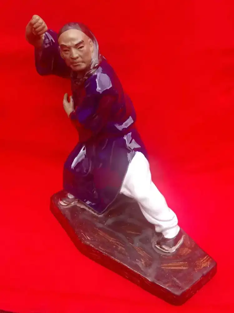 Patung porcelain shaolin