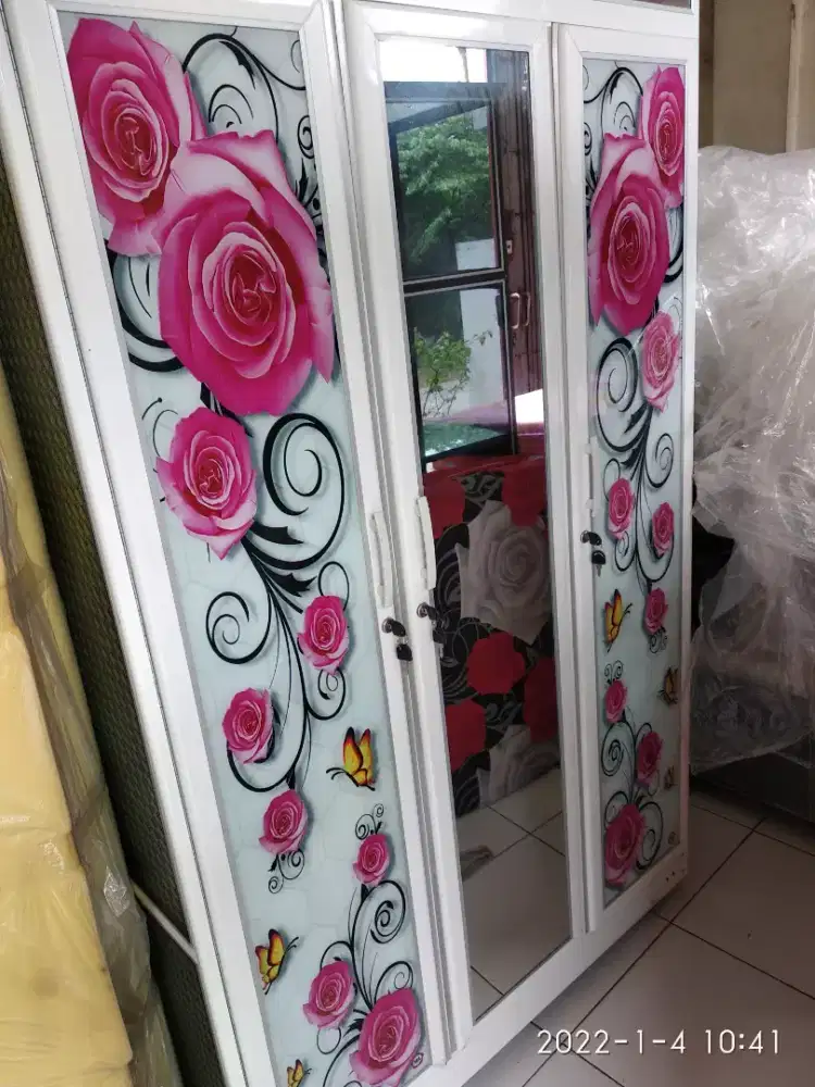 Almari pakaian aluminium