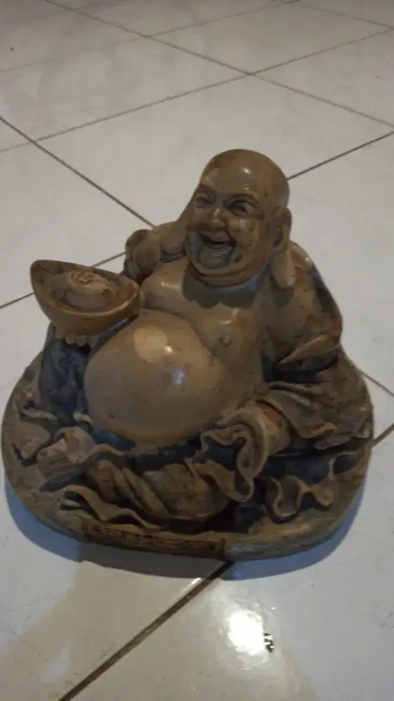 Patung Smiling Budha