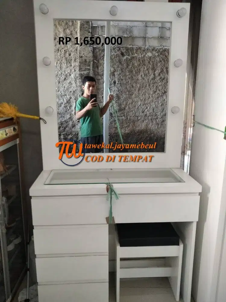 MEJA RIAS MINIMALIS BERBAGAI MODEL LEMRI RIAS MEJA KECANTIKAN