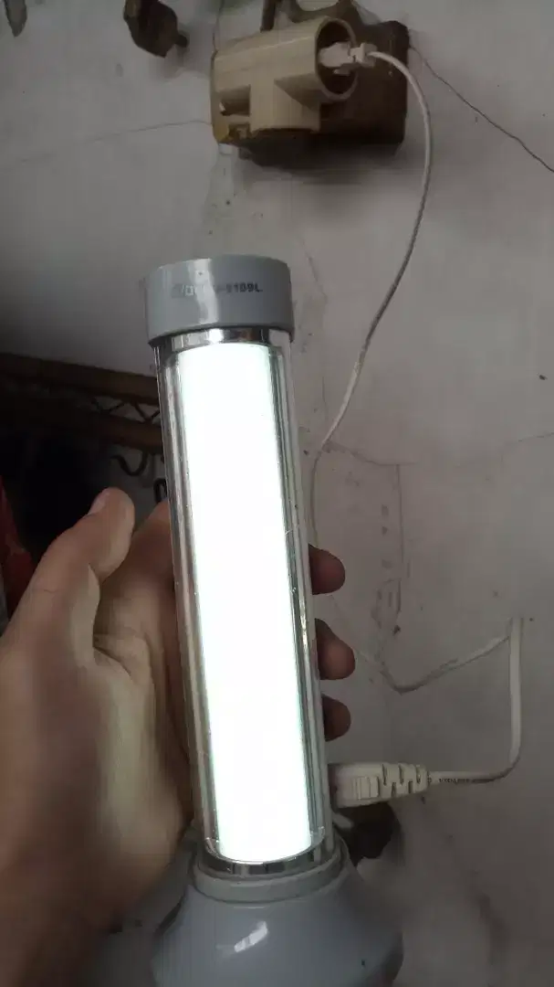 Lampu emergency VDR V-5109L LED rechargeable