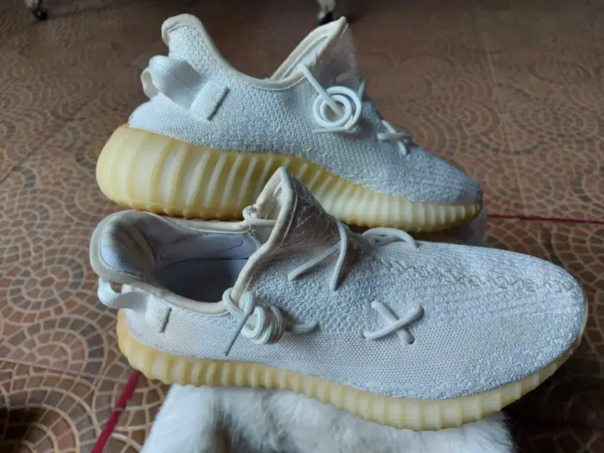 Sepatu Adidas yeezy 350 v2 cream