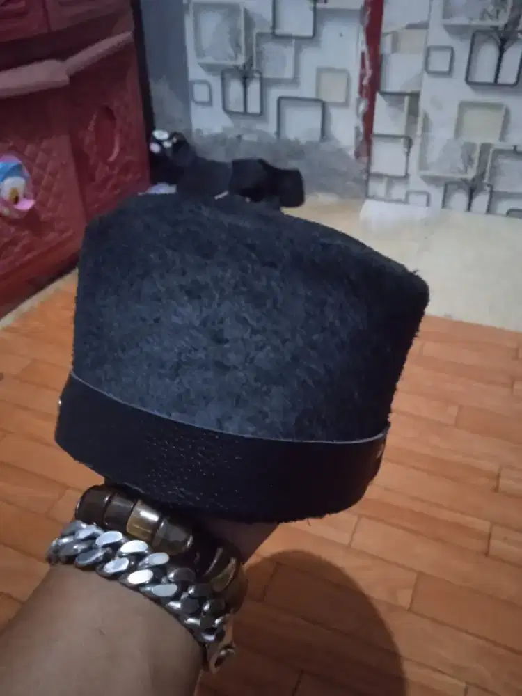 Dijual topi kulit jadul