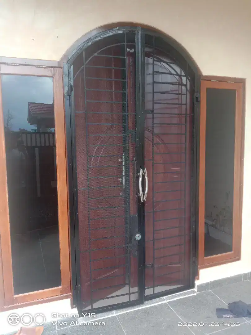 Tralis pintu minimalis