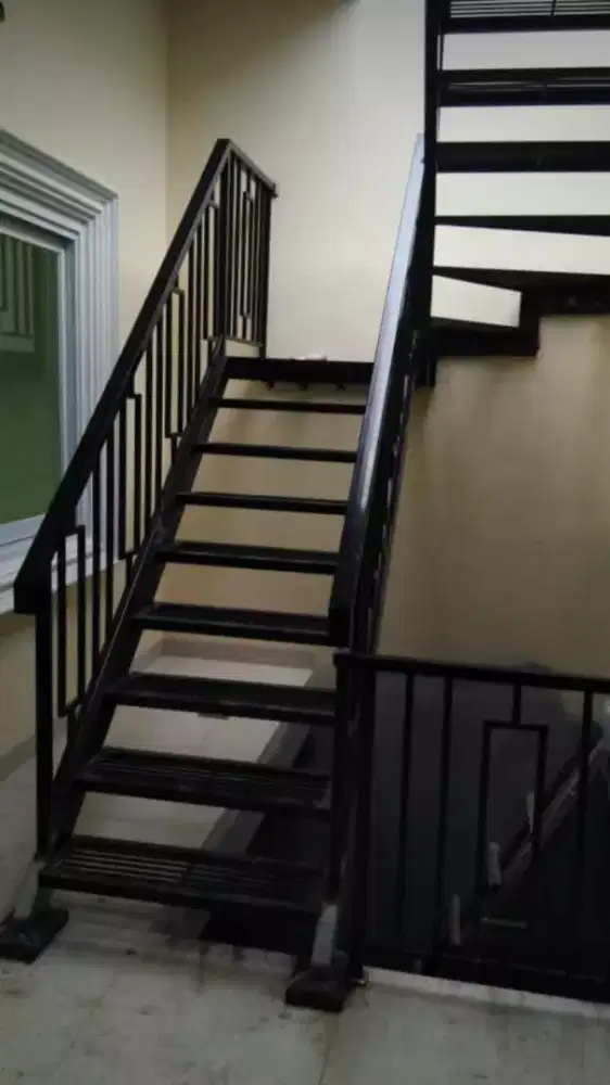 tangga  rebah minimaliss