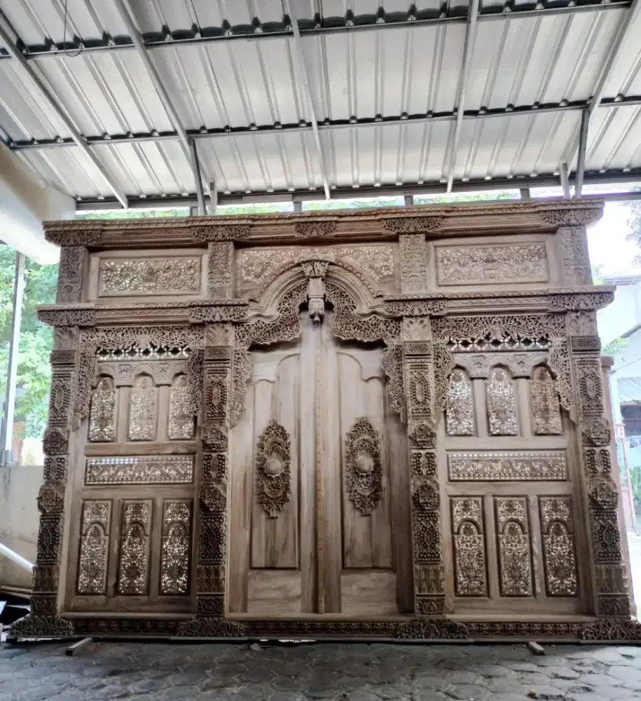 Gebyok 4 tinggi 280 tiang lebar 18 tebal 15 kayu jatii tua