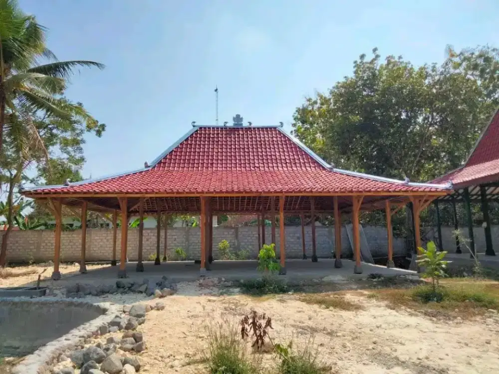 Rumah limasan. Rumah Jawa. Rumah kayu. Rumah lawasan