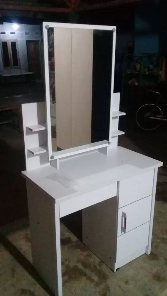 Meja Rias Full Putih