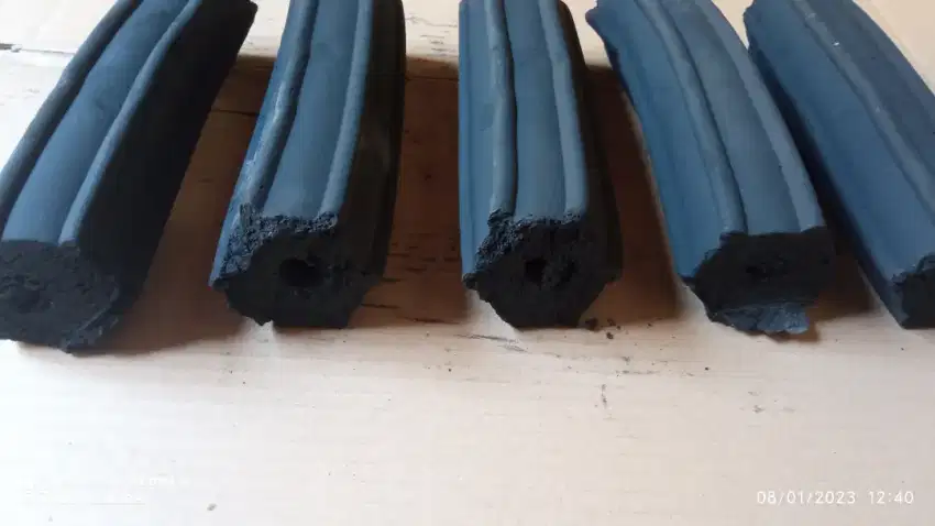 Briket Arang kayu murni dan alami.