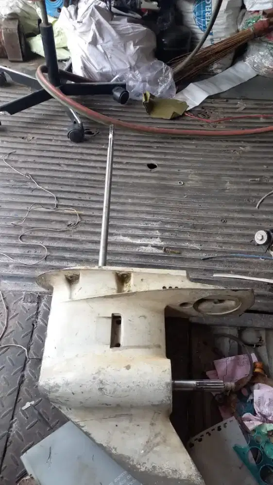 Lower unit kaki mesin tempel Johnson 40pk