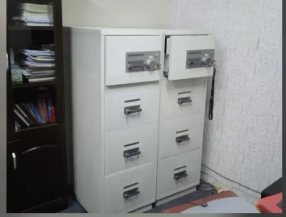 Filling Cabinet Tahan Api RFP Fireproof 4 Laci Brankas