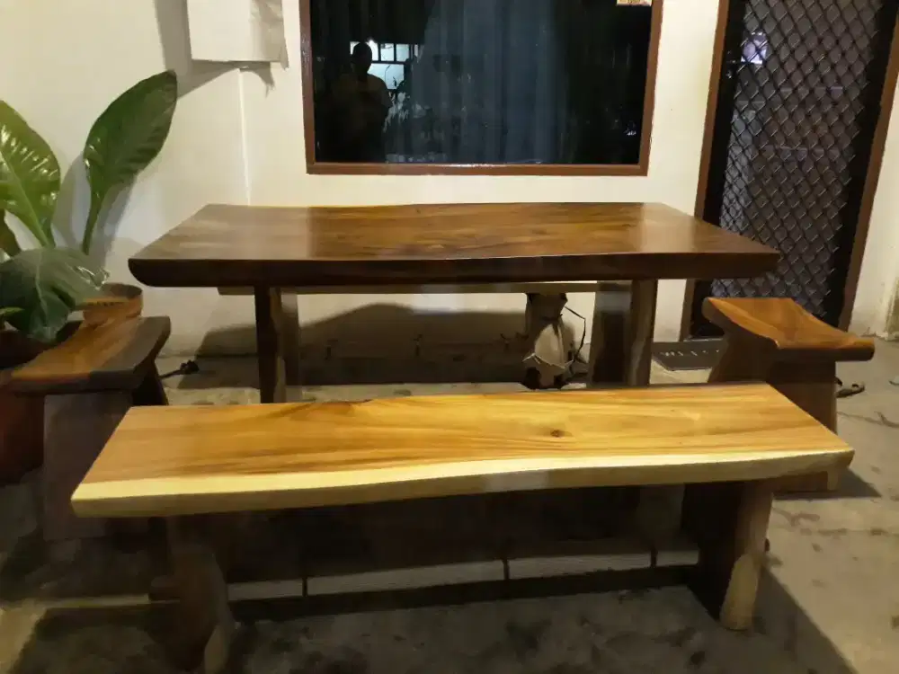 Meja Makan Kayu Trembesi Kotak Oval dengan Stool