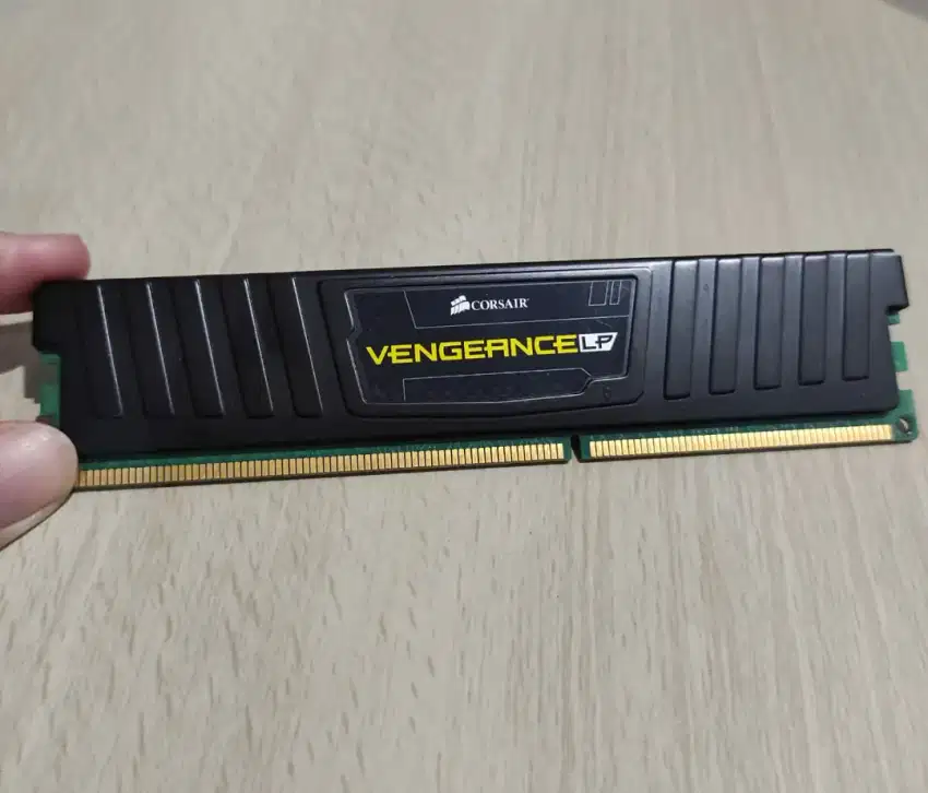 RAM DDR3 4GB PC12800 merk Corsair Vengeance