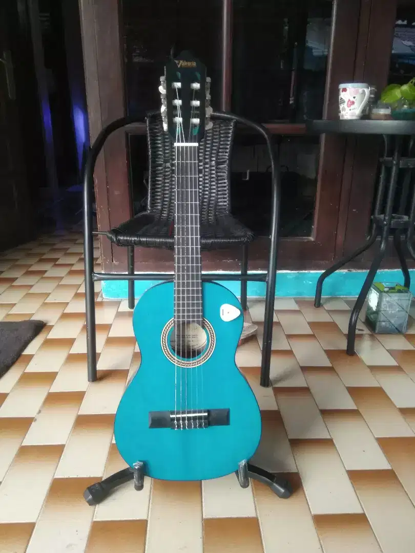 Di jual gitar 1/4 merk Valencia ori Pabrik Made in indonesia