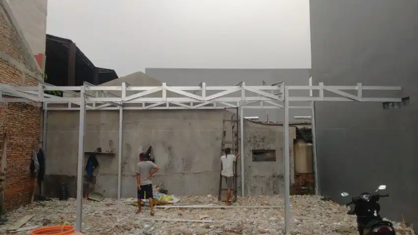 Permisi bapak  ibu kami dari jasa tukang bangunan.