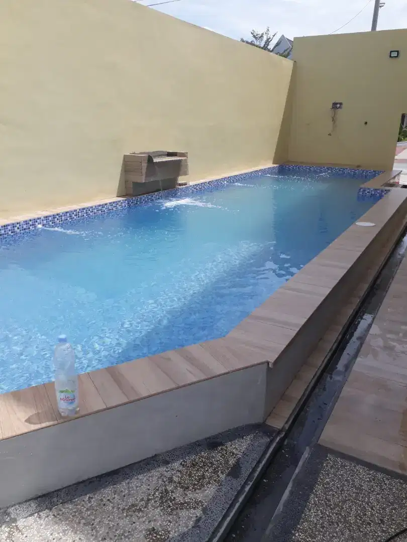 Kolam renang minimalis