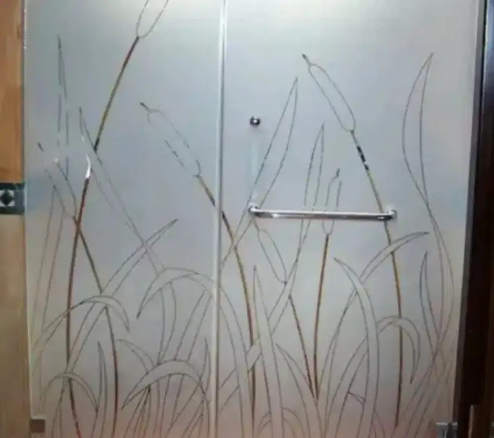 Kamar mandi pakai stiker sanblas dan kaca film (Beautiful kaca)