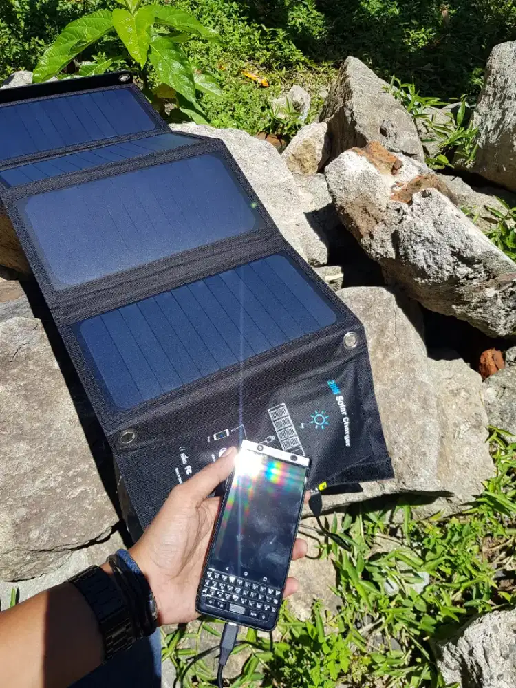 SOLAR CHARGER PORTABLE 28 WATT