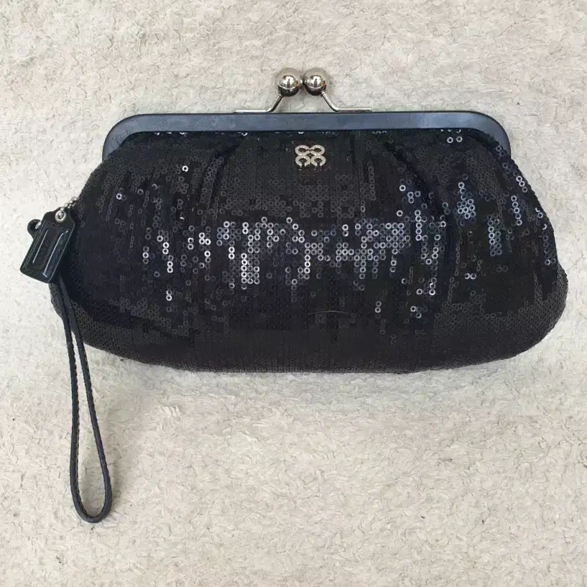 Coach Sequin Clutch Hitam