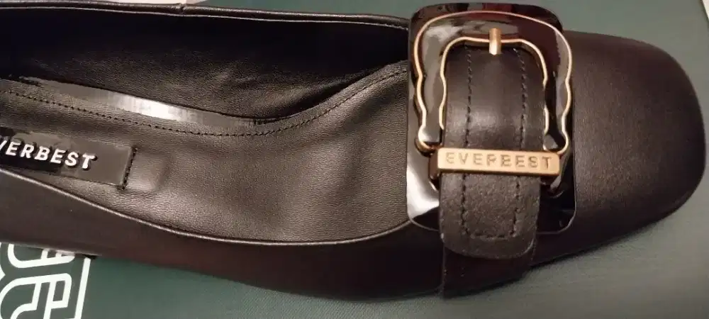 Sepatu hak tinggi hitam 39