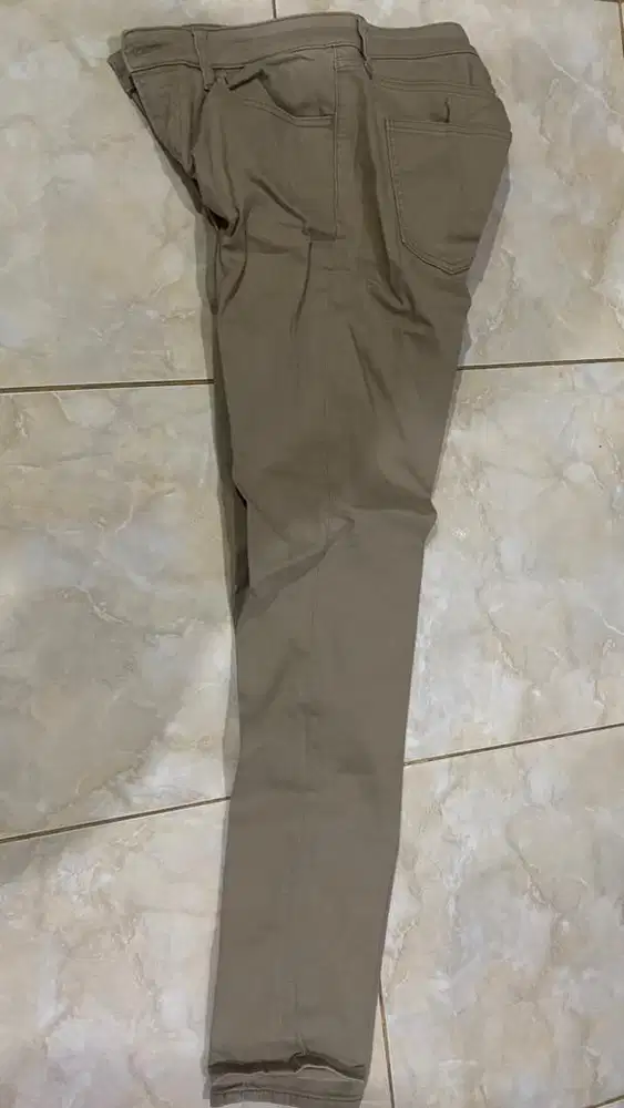 Celana Panjang Cream merk UNI - QLO asli ( ori )