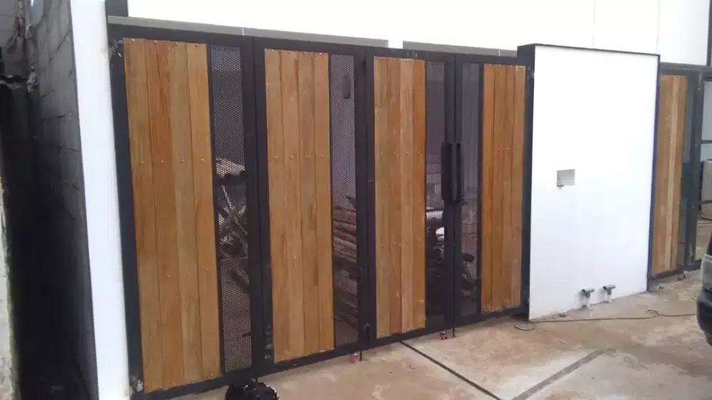 Pagar kombinasi grc serat kayu dan plat bolong