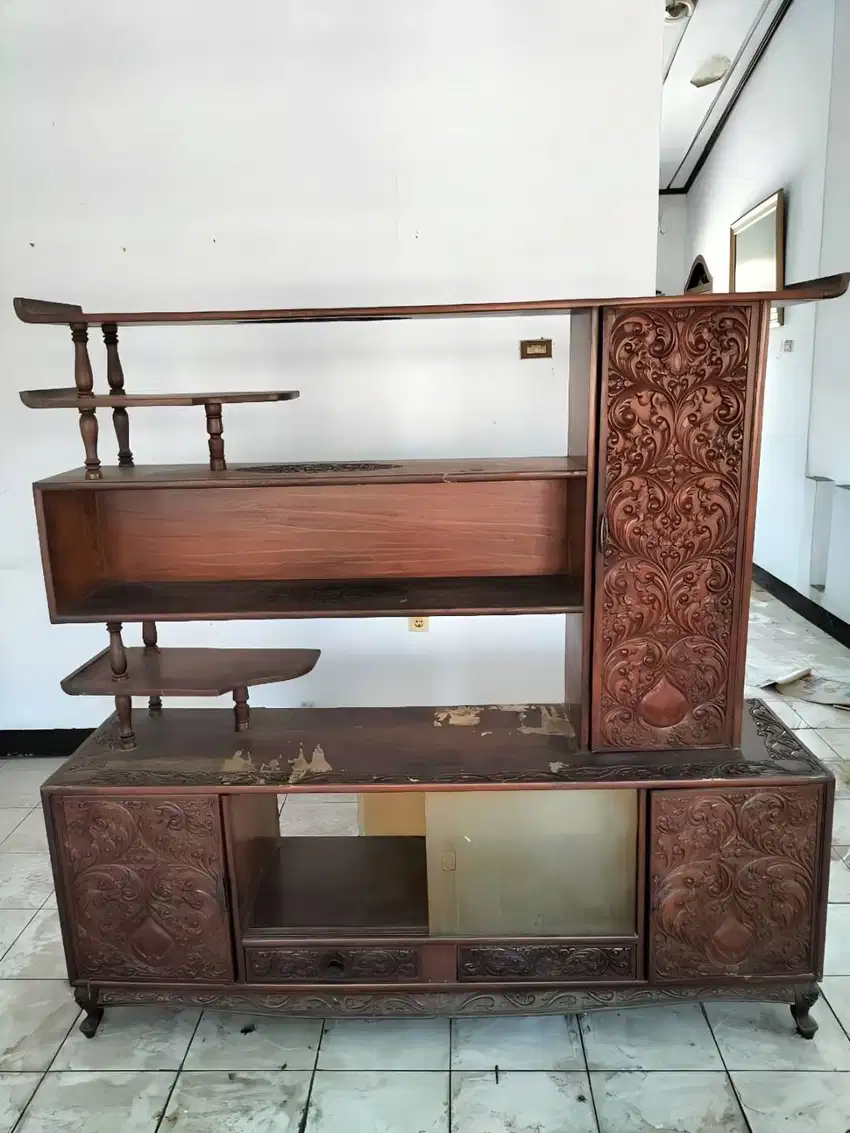 LEMARI JATI UKIR