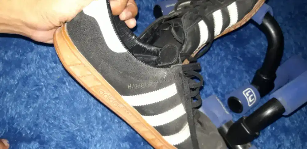 Adidas Hamburg. Size 43 ?