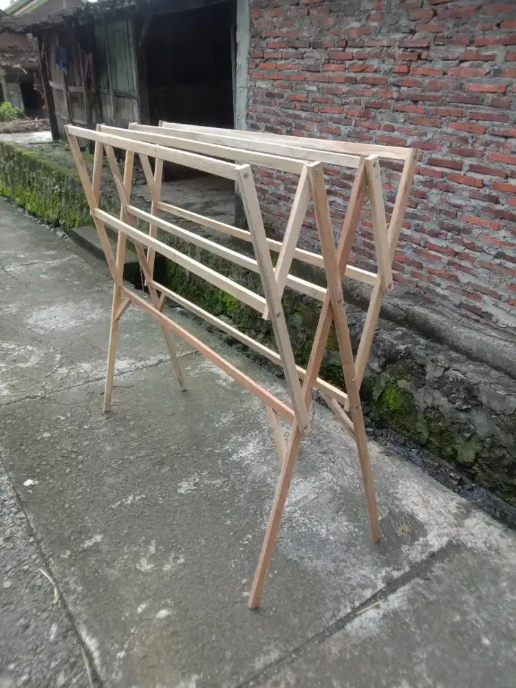 Jemuran kayu lipat