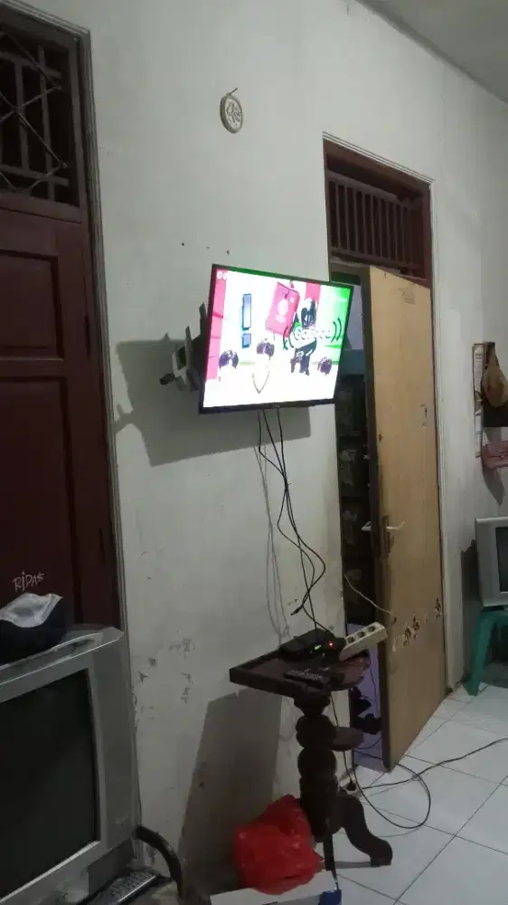 Pemasangan briket tv