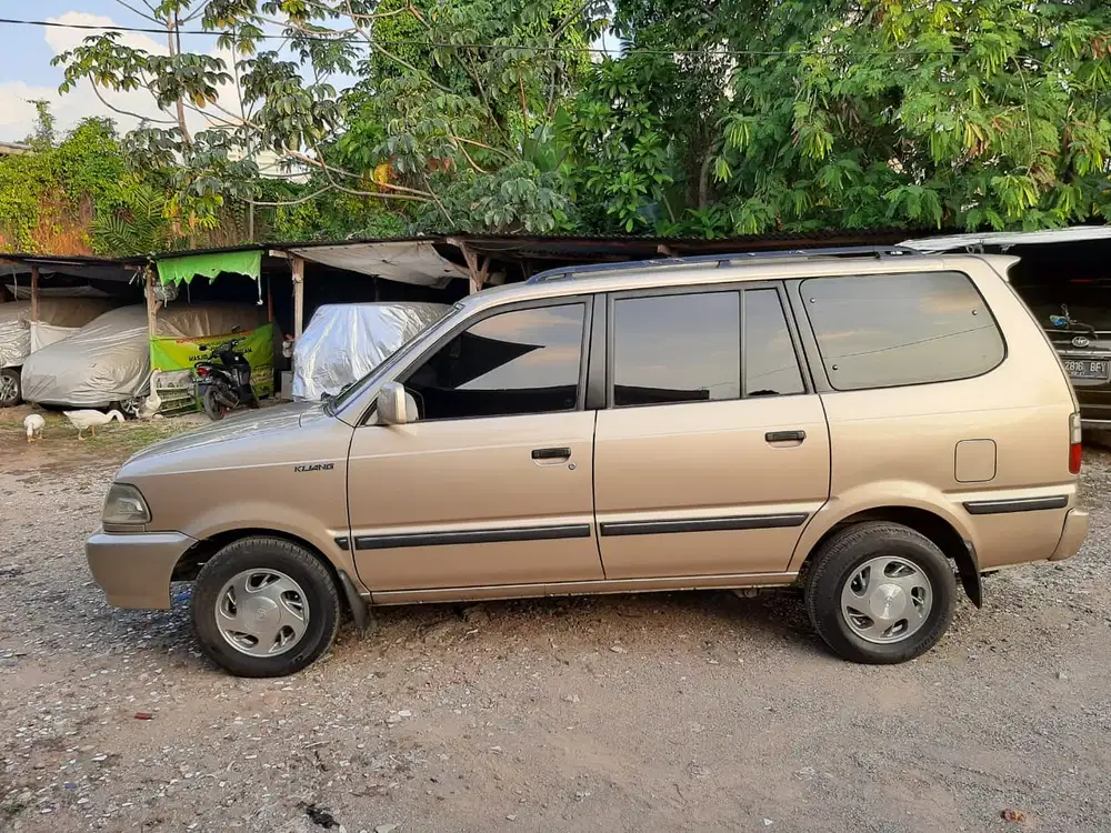 Toyota Kijang LGX EFI 1.8 Th 2000 Bensin