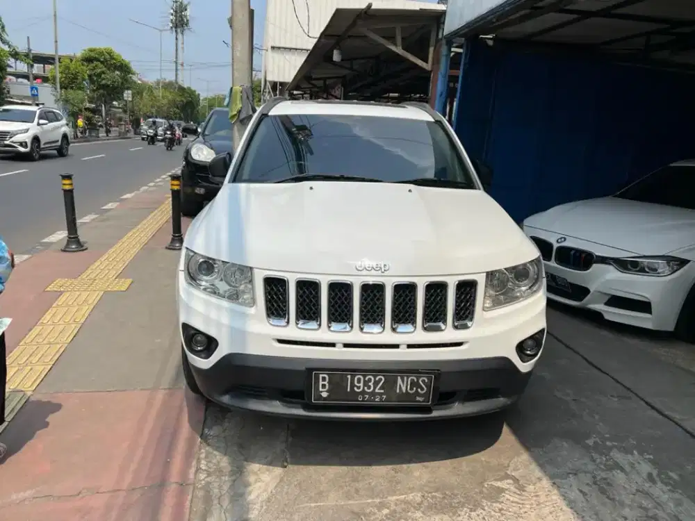 Jeep compas 2013 AT sunroof 4x4 siap pakai