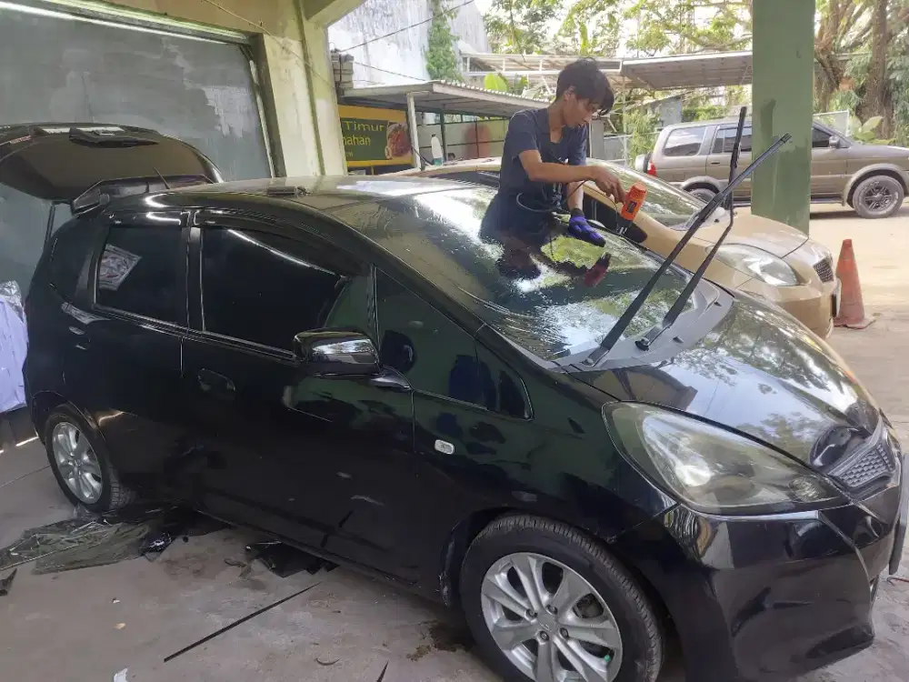 pasang atau ganti kaca film mobil panggilan