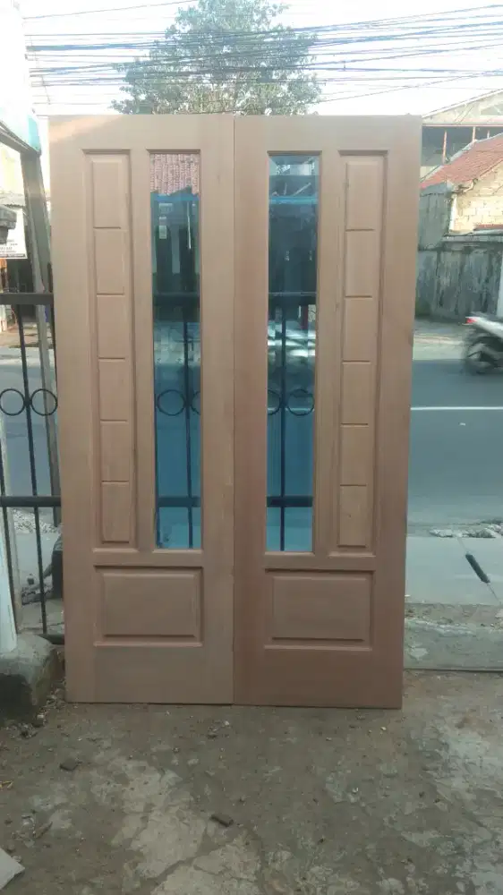 Daun pintu dobel kaca