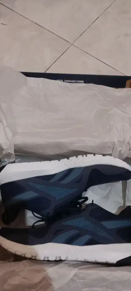 Sepatu merek reebook size 43