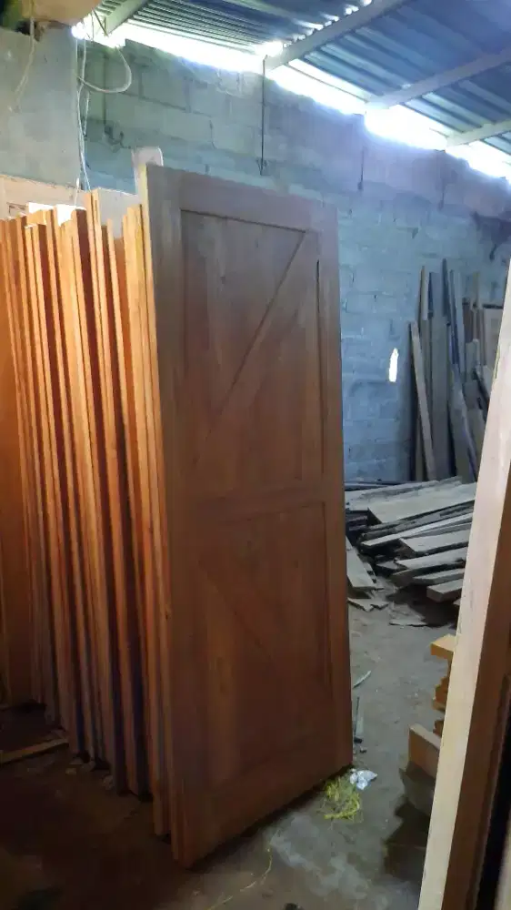 Pintu keluar blakang rumah