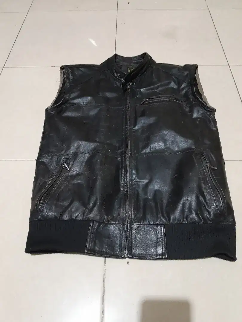 Jaket kulit tanpa lengan tangan